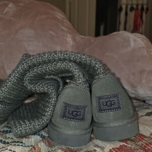 Gently Used UGG Charcoal Knit Boots